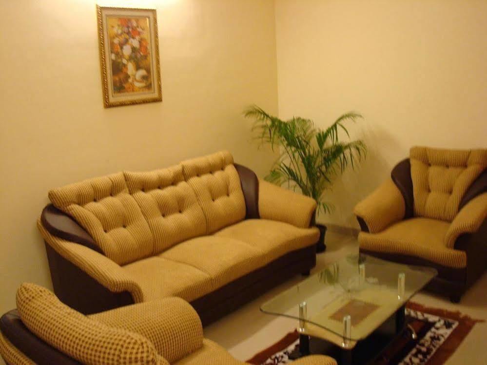 Kalpatharuvu-kny Service Apartment